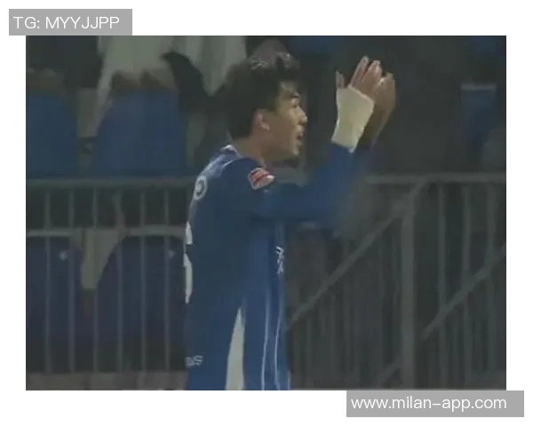 王博豪谈荷乙经历称新位置锻炼价值巨大体能状态良好