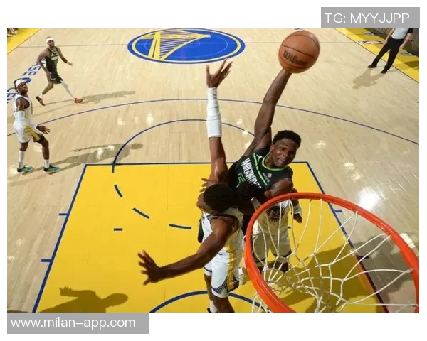 爱德华兹上半场表现亮眼15投6中三分球命中率不佳但仍斩获17分