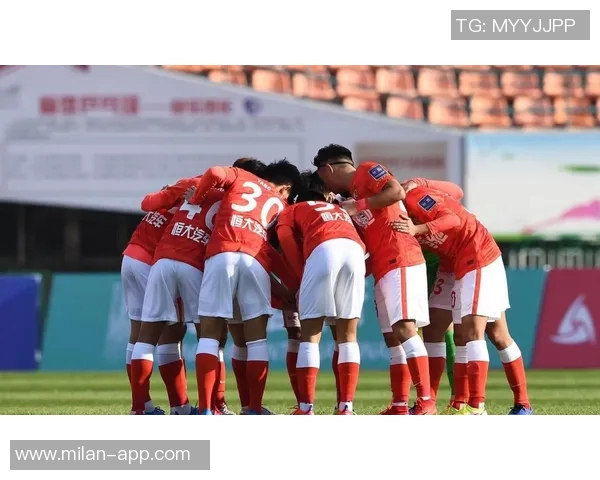 2025年中国足协青少年足球锦标赛男子16强球队团结一心共创辉煌时刻